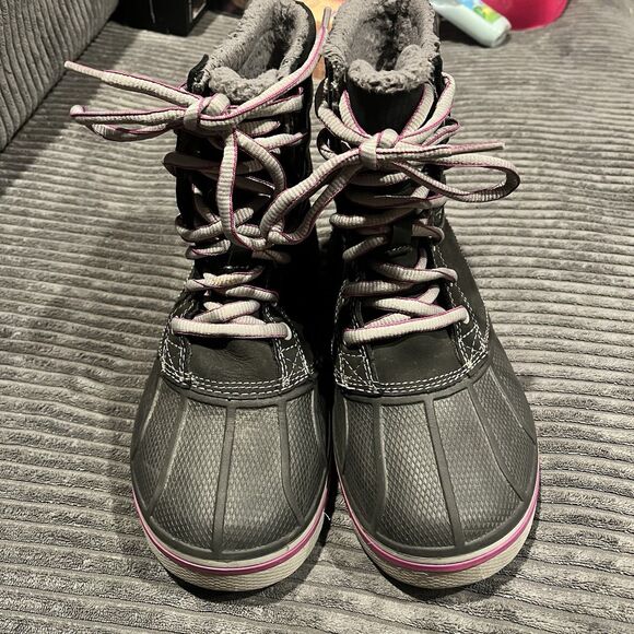 Crocs Womens 7 US AllCast Waterproof Duck Boot Snow Weather Black Purple Gray - Picture 9 of 10